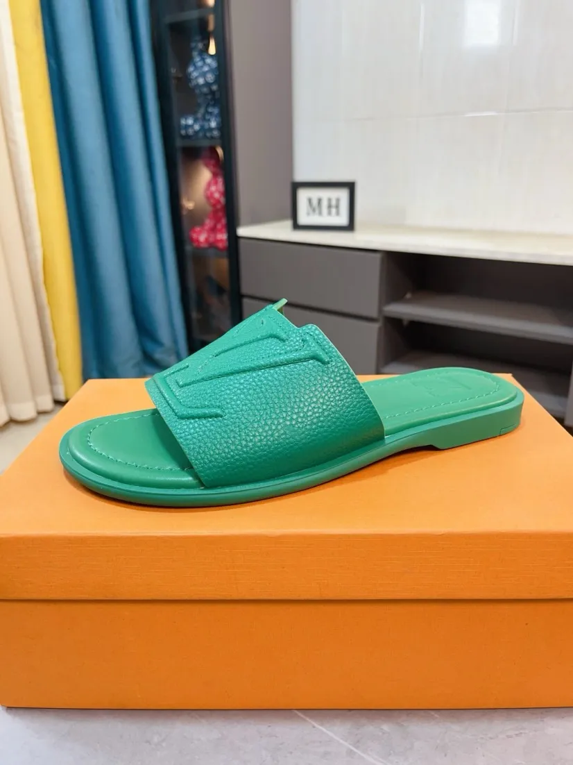 Men's shoes 💰300🌸🌸LV Ordinary men's spring and summer slippers, uppers imported from Italy, cowhide fabric, logo graphics, high-quality craftsmanship, soles: original soles specially provided by the original factory, exclusive movable molded soles super comfortable, original factory single goods, 🔍🔍high quality, you can enter and exit the counter at will, welcome to compare, size 38-45